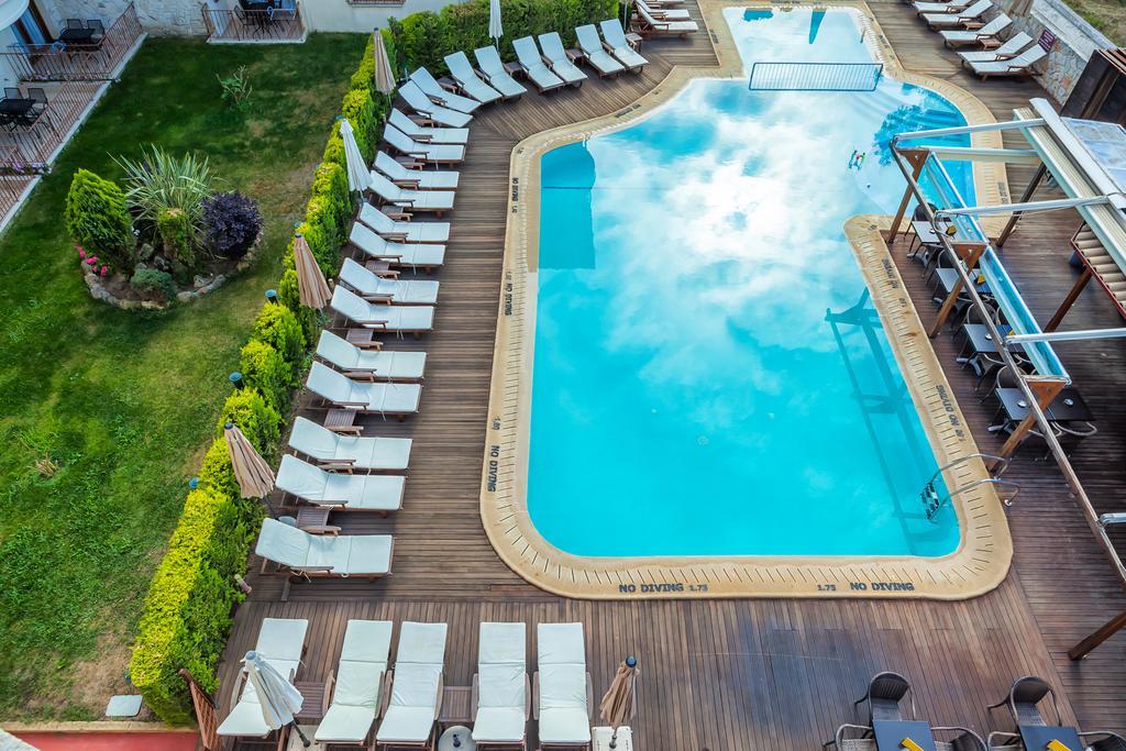Nereides Hotel Hanioti Eksteriør billede